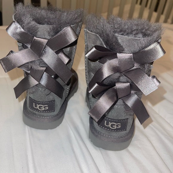 TODDLER UGG BAILEY BOW II BOOT - Picture 2 of 4